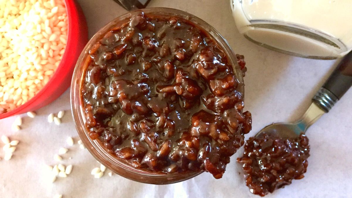 Filipino Champorado (Chocolate Rice Pudding)